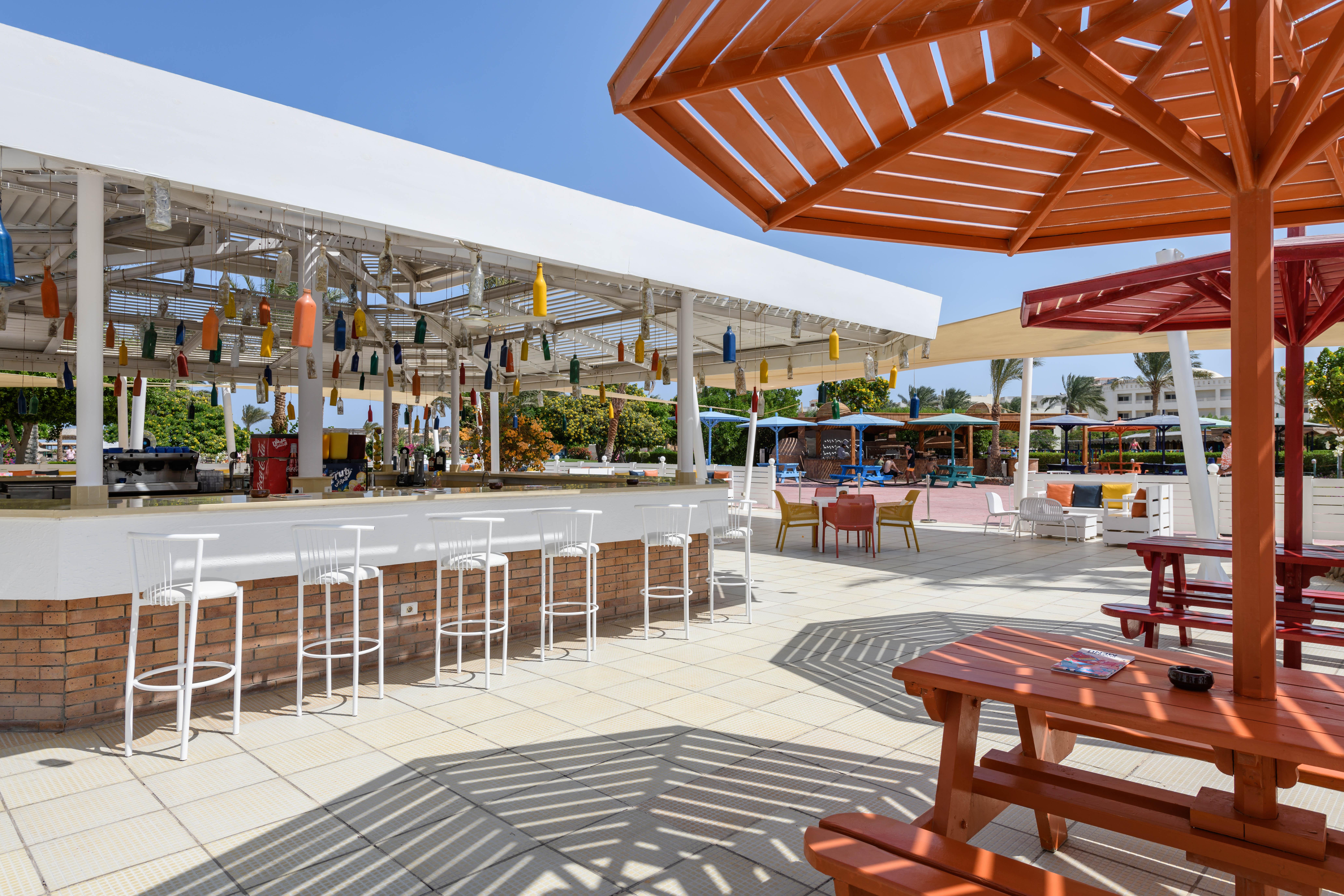 Desert Rose Resort Hurghada Esterno foto The pool bar at the Hilton San Diego Bayfront