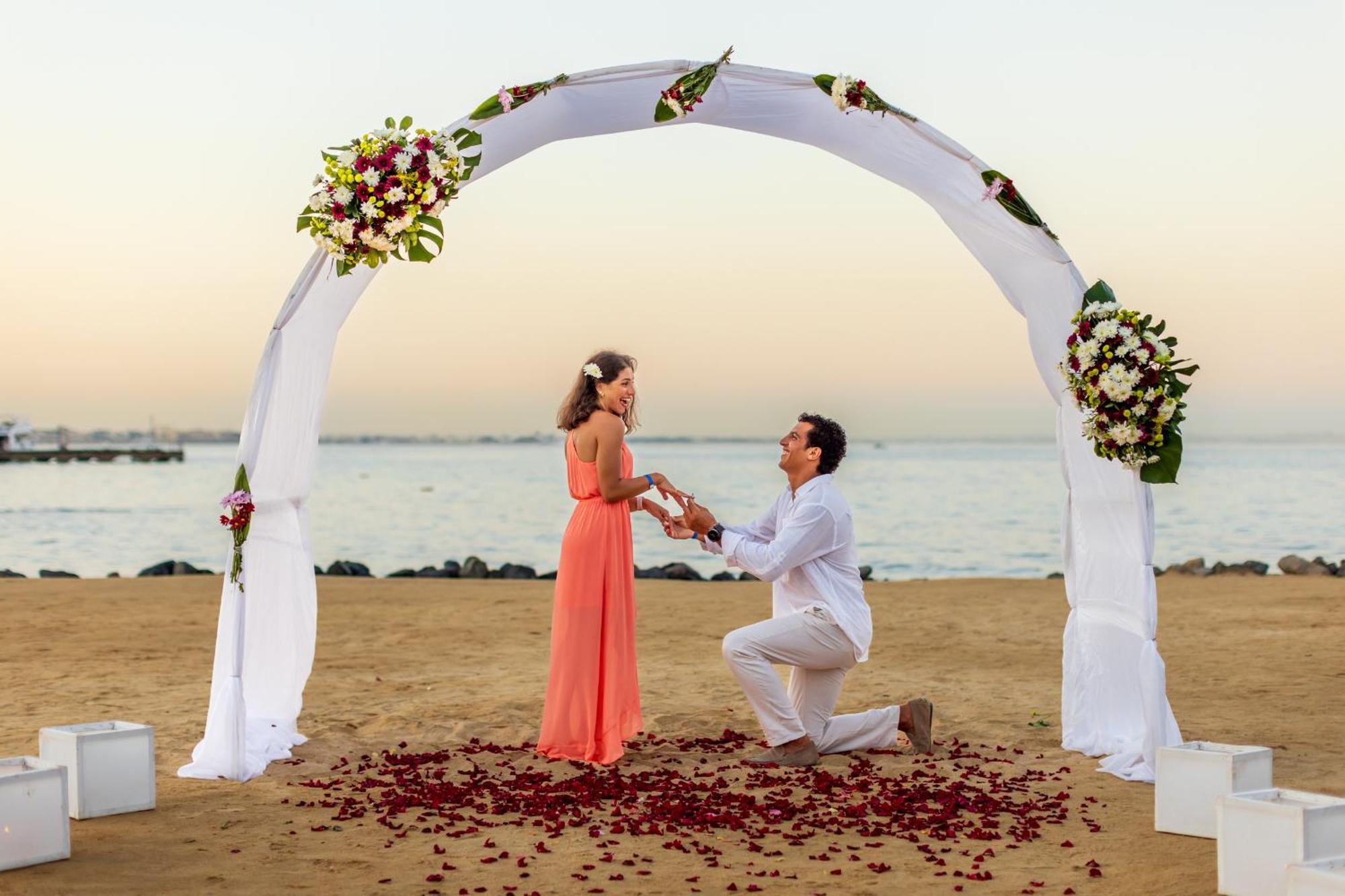 Desert Rose Resort Hurghada Esterno foto A beach wedding