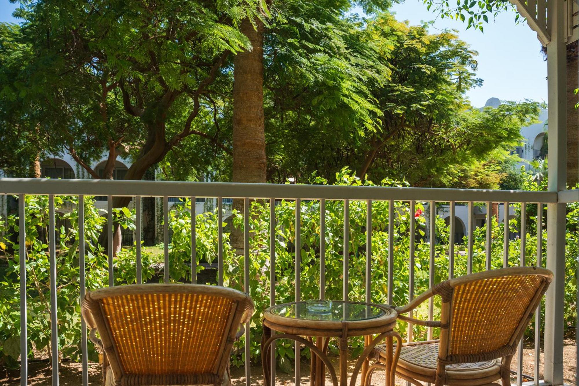 Desert Rose Resort Hurghada Esterno foto A balcony